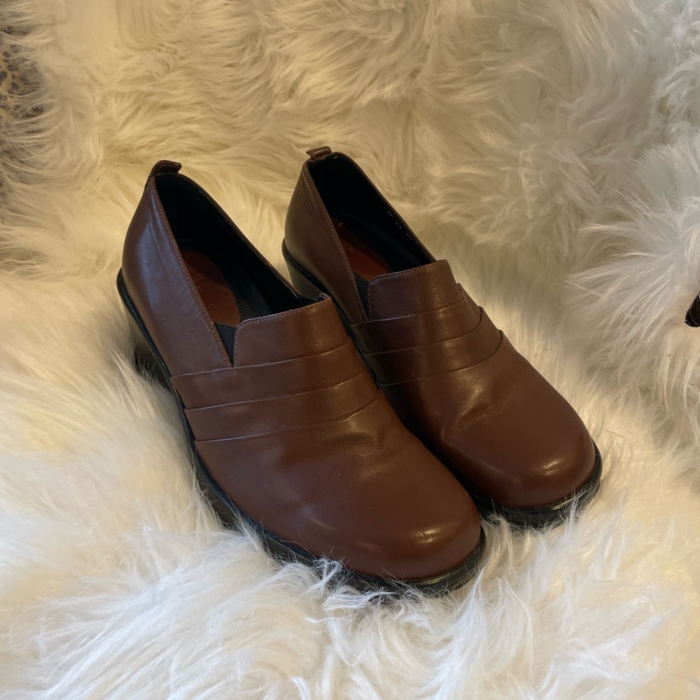 Dansko Brown Shoes Size 9